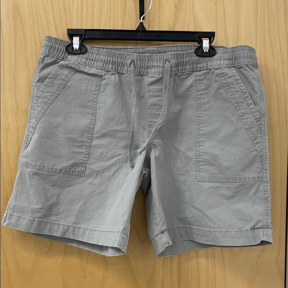 Natural Reflections Men's Light Gray Flat Front Shorts